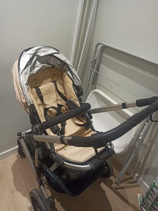 Carro UPPAbaby beige y negro capazo