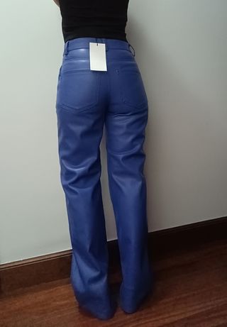 Pantalón polipiel. Con etiqueta 