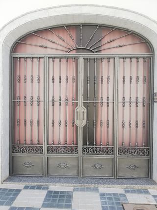 Puerta de 2,50x2,75 de cuatro hojas