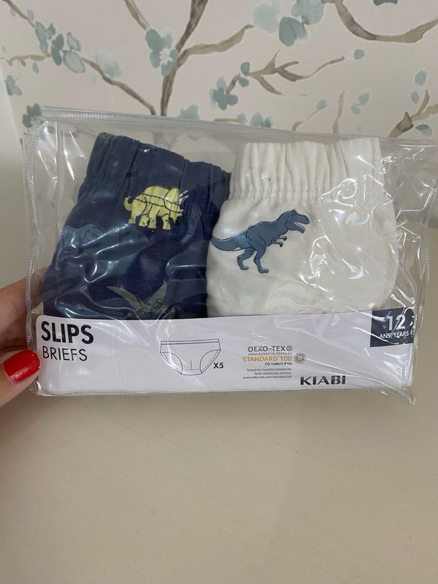 2 slip niño talla 12 (los dos por 1,5€)