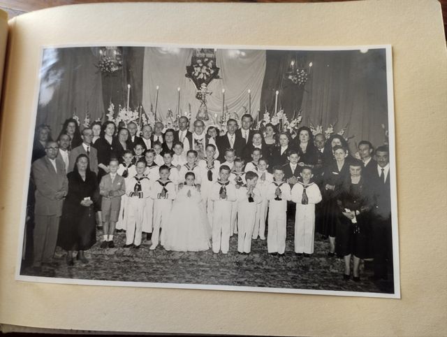 * Álbum de fotografías antiguas de comunión