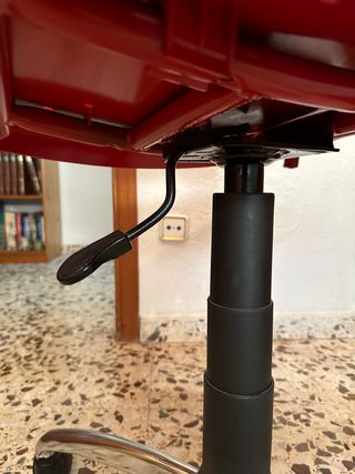 Silla hidraúlica de diseño, roja