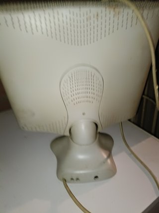 MONITOR PC + ALTAVOCES