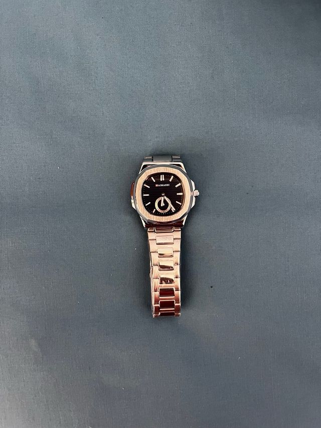 Reloj elegante