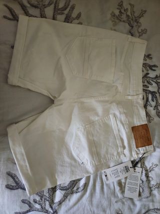 Vaqueros Cortos Blancos
