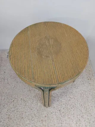 Taburete de mimbre verde