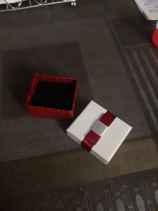 Bolsas de lujo para regalo y cajas para regalo. 