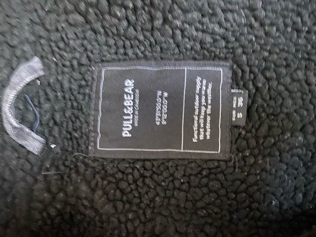 abrigo negro pull&bear