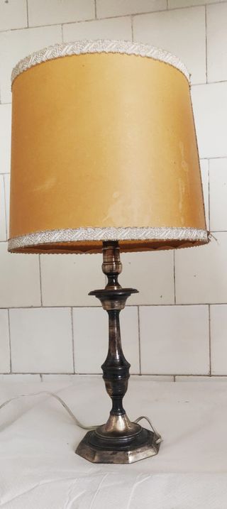 Lamparas de noche con pie de metal y pantalla