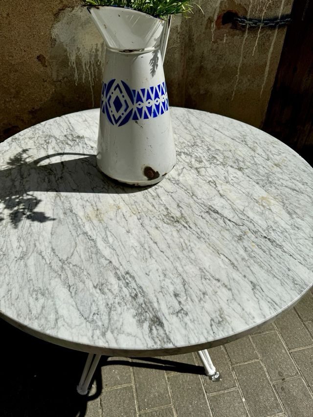 Mesa marmol y hierro vintage. Años 70