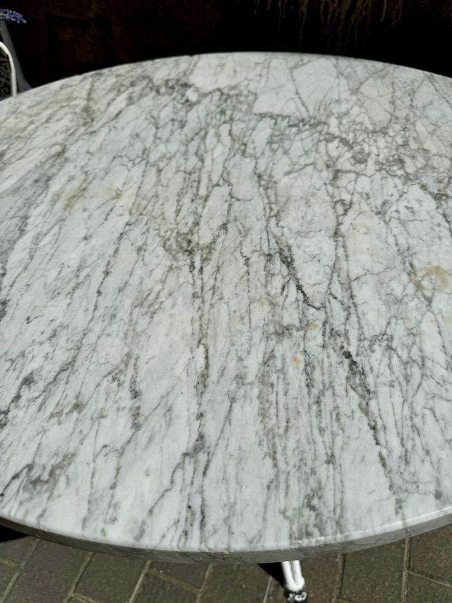 Mesa marmol y hierro vintage. Años 70