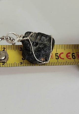 Collar con colgante trozo de turmalina