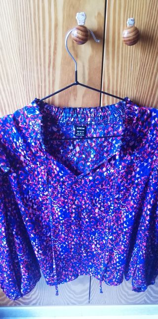 Blusa estampada Shein, talla M