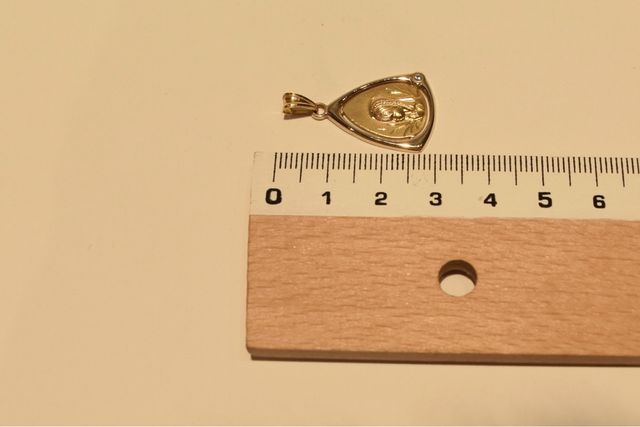 COLGANTE VIRGEN NIÑA DE ORO 18K/3.1Gr