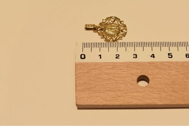 COLGANTE VIRGEN NIÑA DE ORO 18K/1.8Gr