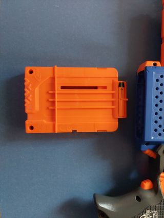 Pistola Nerf, antigüa, con dardos