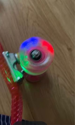 Monopatin rosa con luces