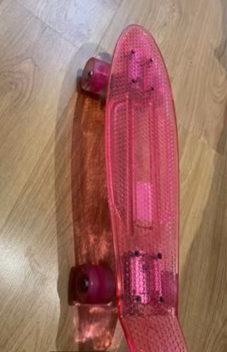 Monopatin rosa con luces