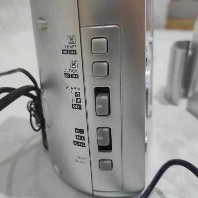 RadioDespertador con temperatura y proye