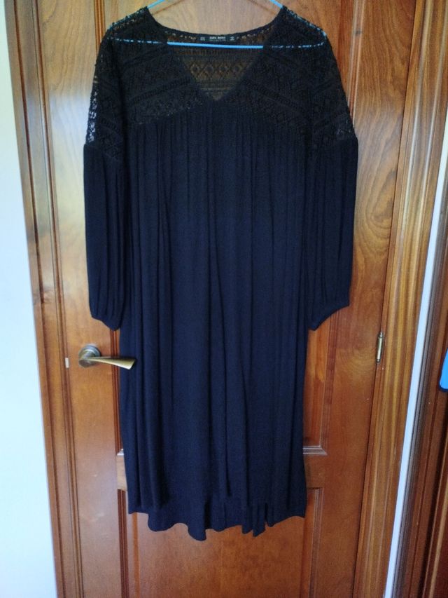 Vestido negro largo midi con hombros de
