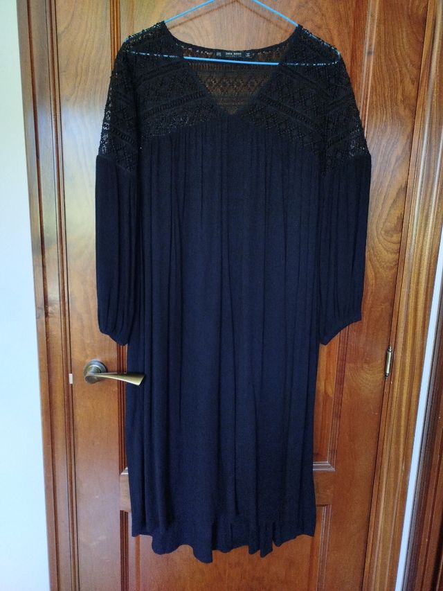 Vestido negro largo midi con hombros de