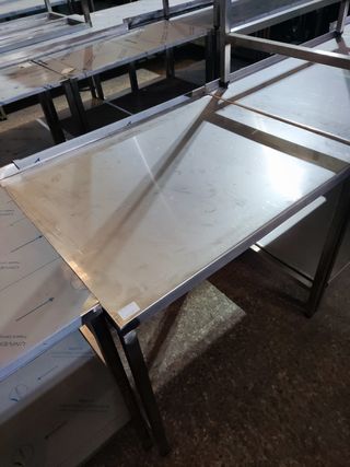 MESA DE ACERO INOX APOYO 0,88 M