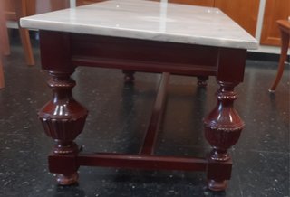 Mesa antigua de salón de mármol y caoba
