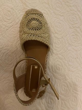 Alpargatas doradas