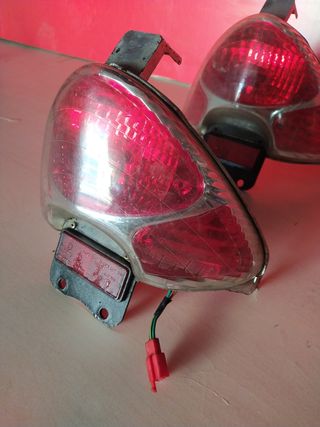 -Sym DD scooter 49/50cc. Piloto trasero 