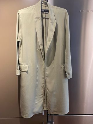 Chaqueta tipo gabardina Zara talla S