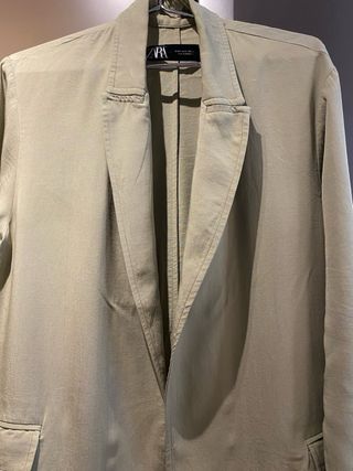 Chaqueta tipo gabardina Zara talla S