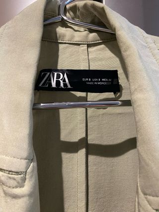 Chaqueta tipo gabardina Zara talla S