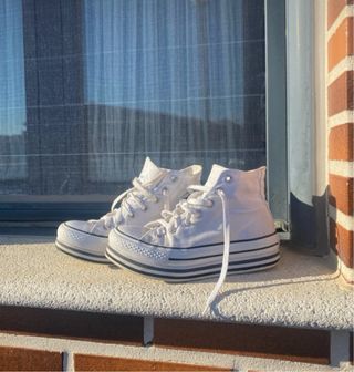 Converse blancas de bota con plataforma