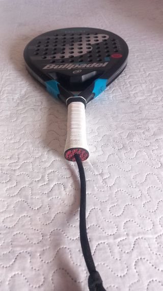 2 raquetas de pádel y 1 de tenis