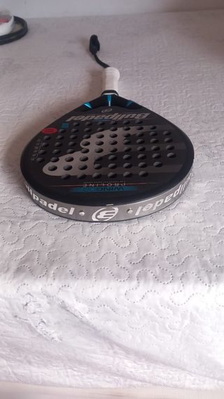 2 raquetas de pádel y 1 de tenis