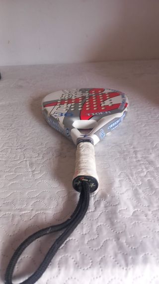 2 raquetas de pádel y 1 de tenis