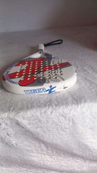 2 raquetas de pádel y 1 de tenis