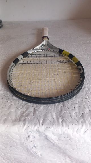 2 raquetas de pádel y 1 de tenis