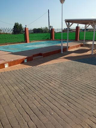 Chalets en venta con mucho terreno, semiurbano