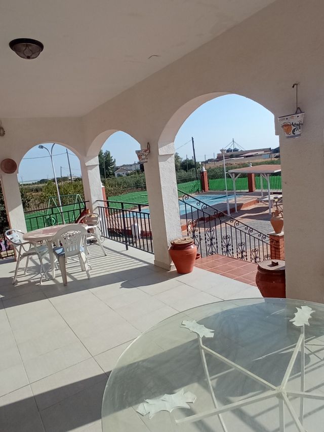 Chalets en venta con mucho terreno, semiurbano