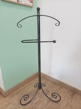 Perchero, galán de noche