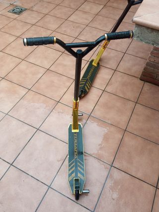 Patinete .Soporta el peso de adulto .Costo 100 er.