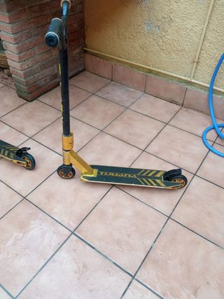 Patinete .Soporta el peso de adulto .Costo 100 er.
