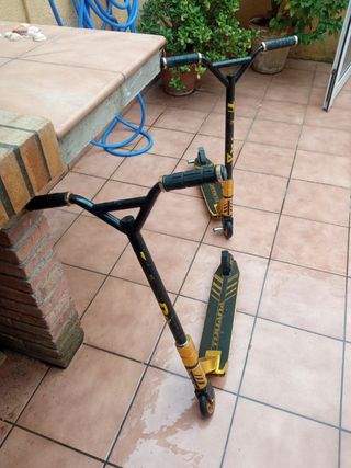 Patinete .Soporta el peso de adulto .Costo 100 er.