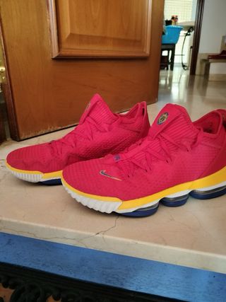 Zapatillas baloncesto Lebron 16 Low Superbron