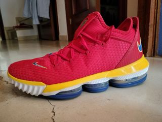 Zapatillas baloncesto Lebron 16 Low Superbron