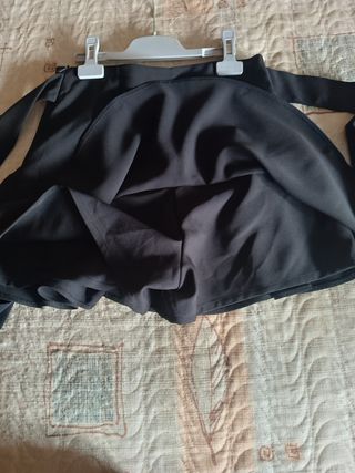 Falda corta Zara negra