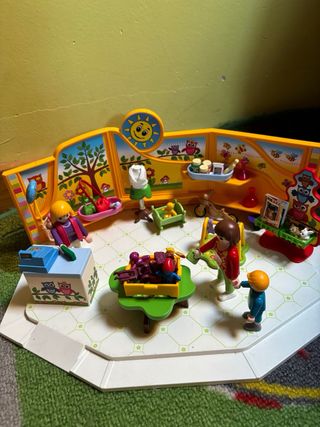 Lote tienda , guarderia y parque playmobil .