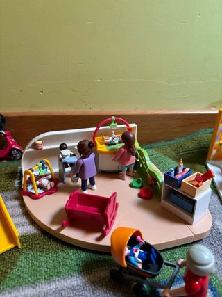 Lote tienda , guarderia y parque playmobil .