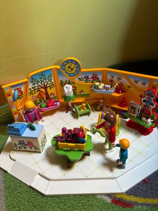 Lote tienda , guarderia y parque playmobil .